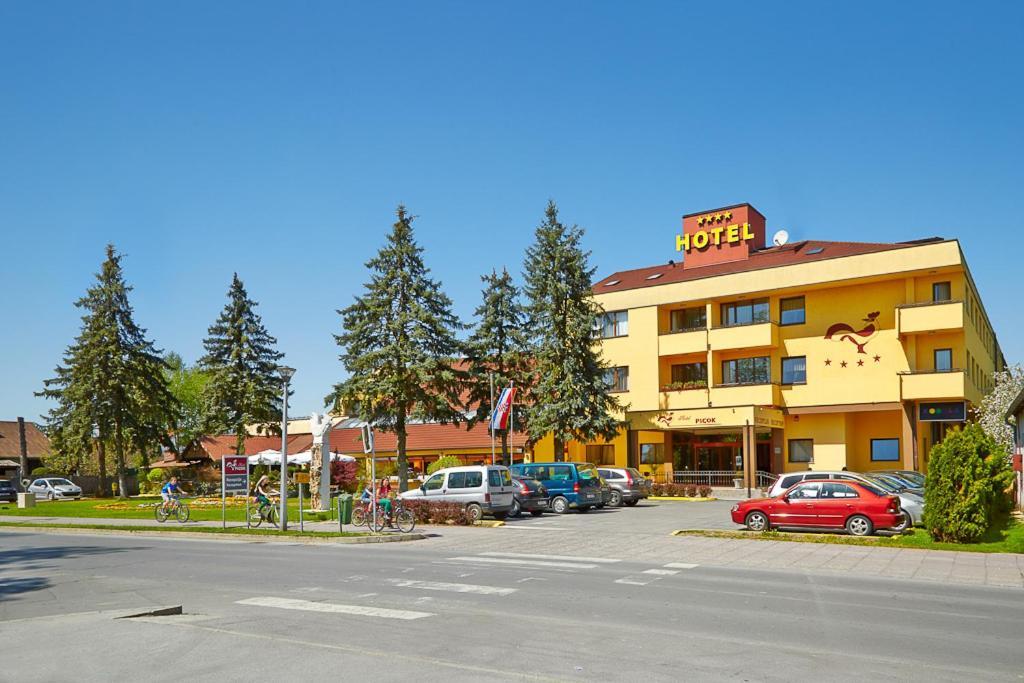 Hotel Picok Ðurđevac Kültér fotó