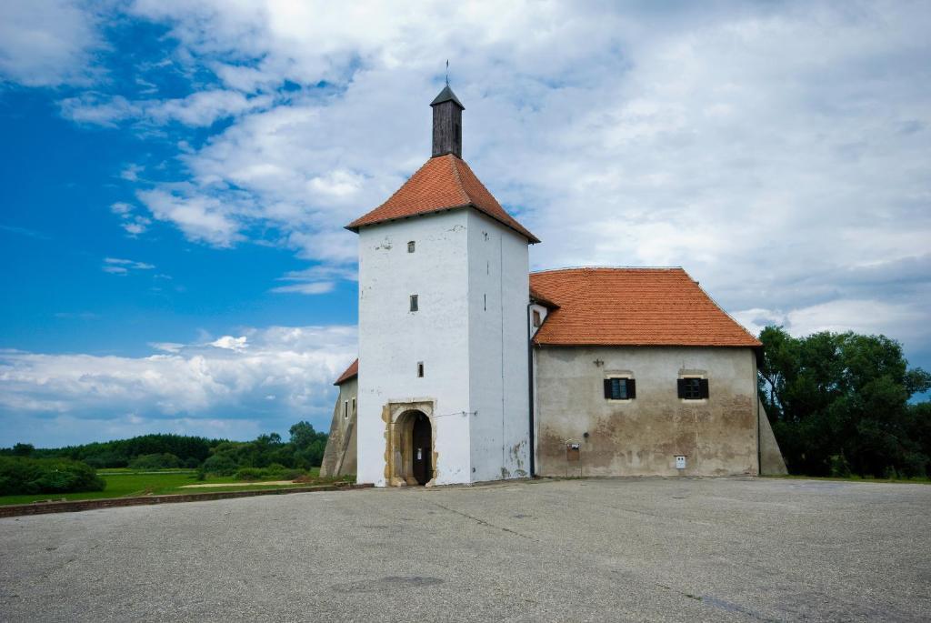 Hotel Picok Ðurđevac Kültér fotó
